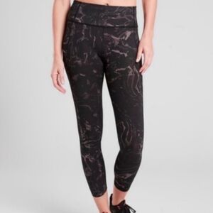 Athleta Velocity Marble Black 7/8 Tight Legging Women’s size Small Stash Pocket